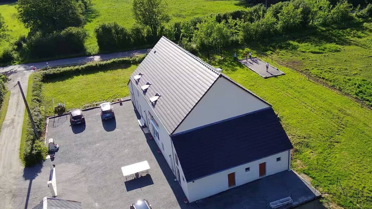 Lys-Saint-Georges Cottage | Spacious Berry Cottage with Garden, Games and Parking