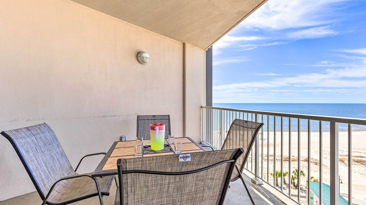 Biloxi Condo | Spacious Biloxi Getaway w/Pools & Beach Access!