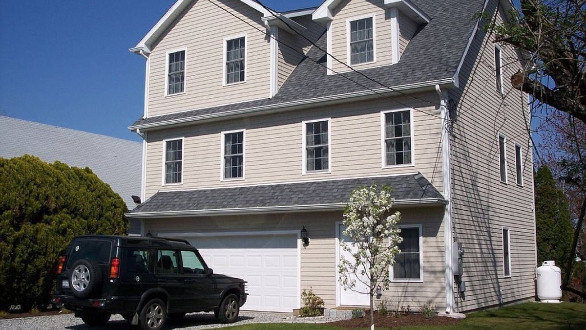 Bonnet Shores House | Spacious Bonnet Getaway w/A/C, outdoor shower, firepit, perfect for 2 families