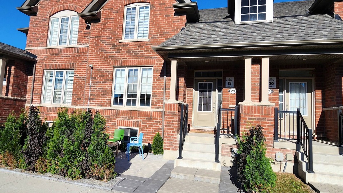 Whitby House | Spacious brand new home with parking 5 minutes to downtown Whitby