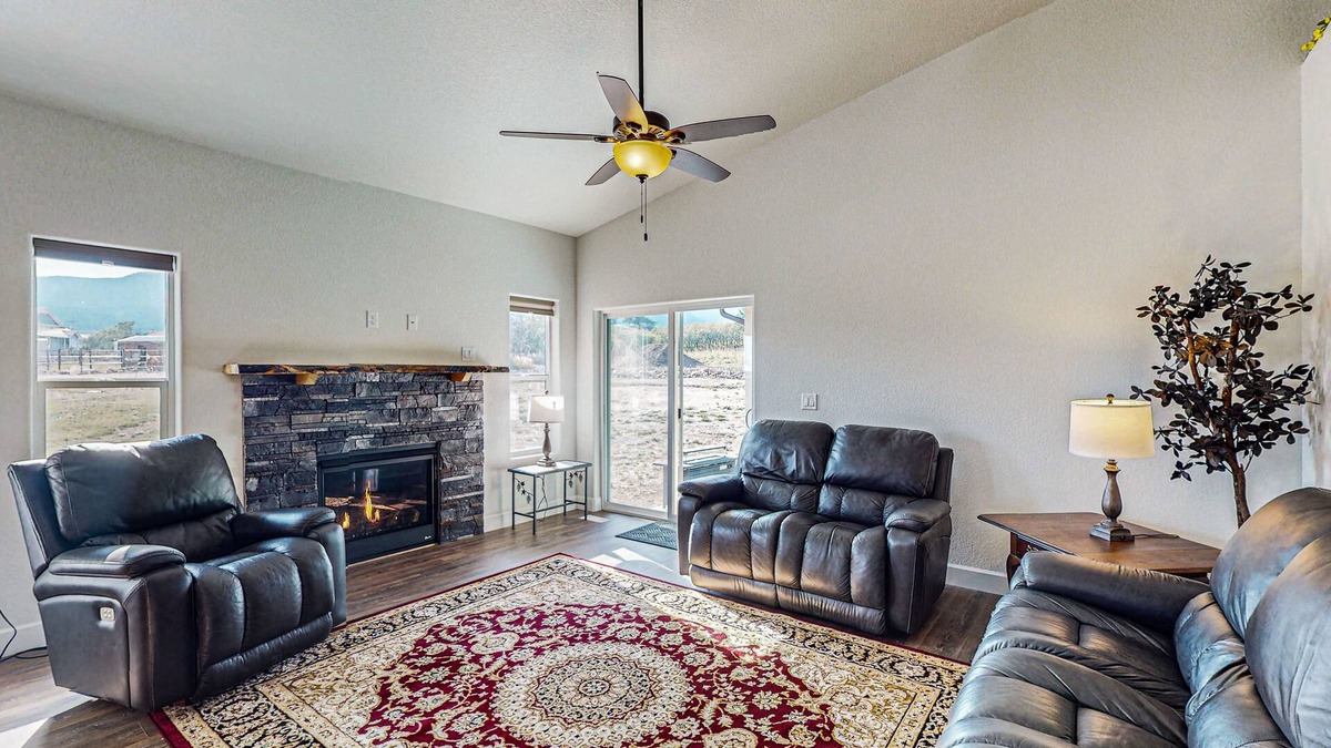 Rye House | Spacious brand new home w/mountain views, gas fireplace & firepit