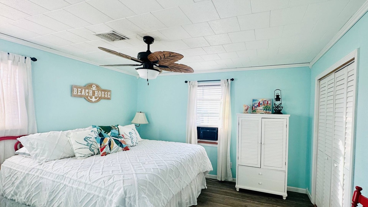 Port O Connor Cottage | Spacious Breezy Shore Cottage, centrally located in Port O’Connor TX
