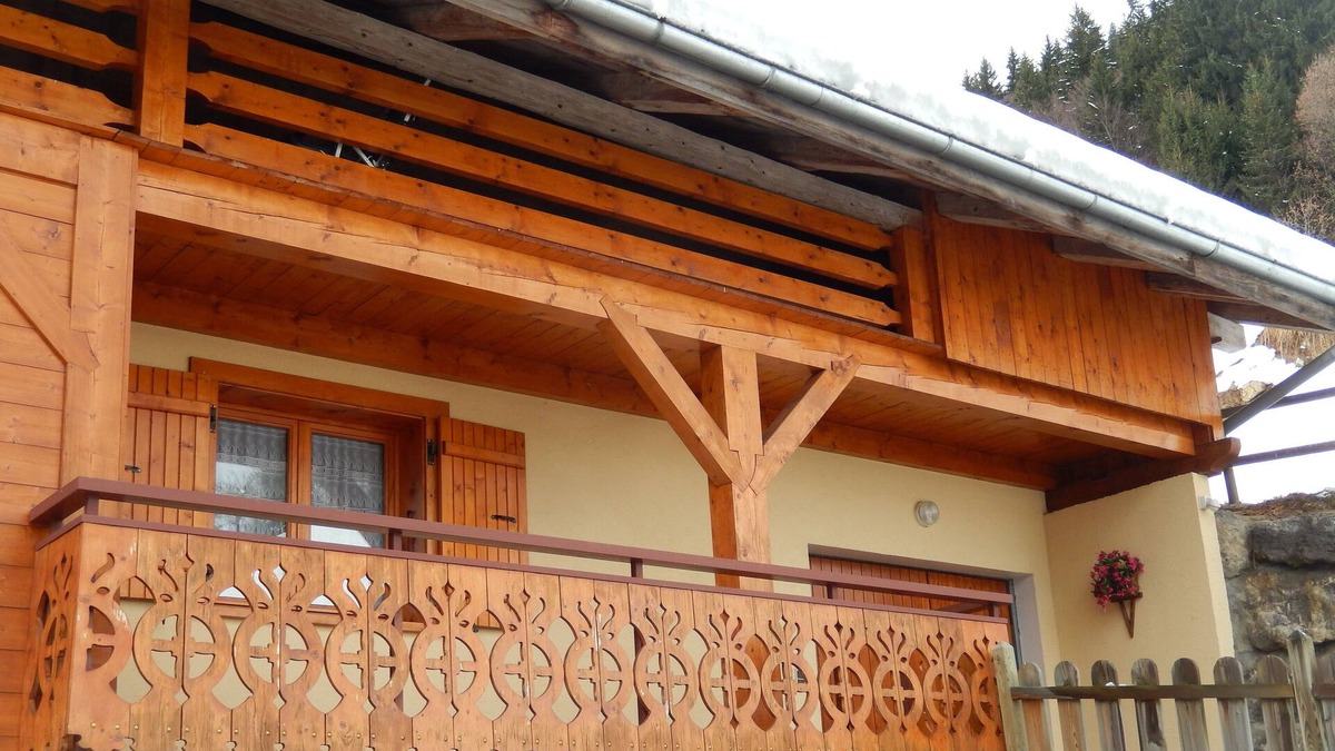 Saint-Jean-de-Sixt Apartment | Spacious & bright flat in a chalet opposite the aravis mountain, south oriented
