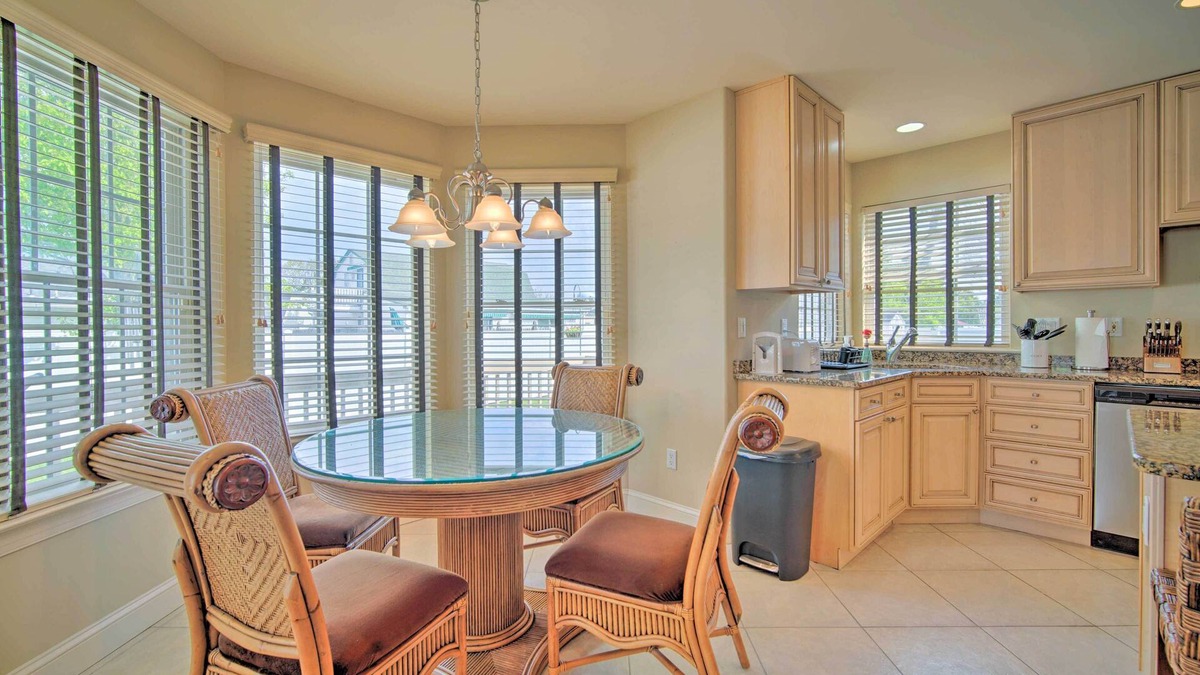 Southend Cottage | Spacious Brigantine Home ~ 1 Block to Beach!