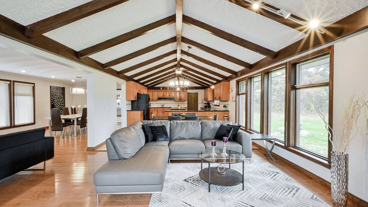 King House | Spacious~Bright~3BR~Pool~Foosball~Sauna