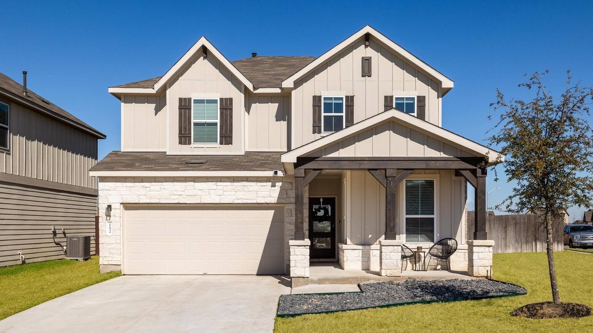 Buda House | Spacious & Bright 4 bed/2.5 bath home in South Austin! Chefs kitchen