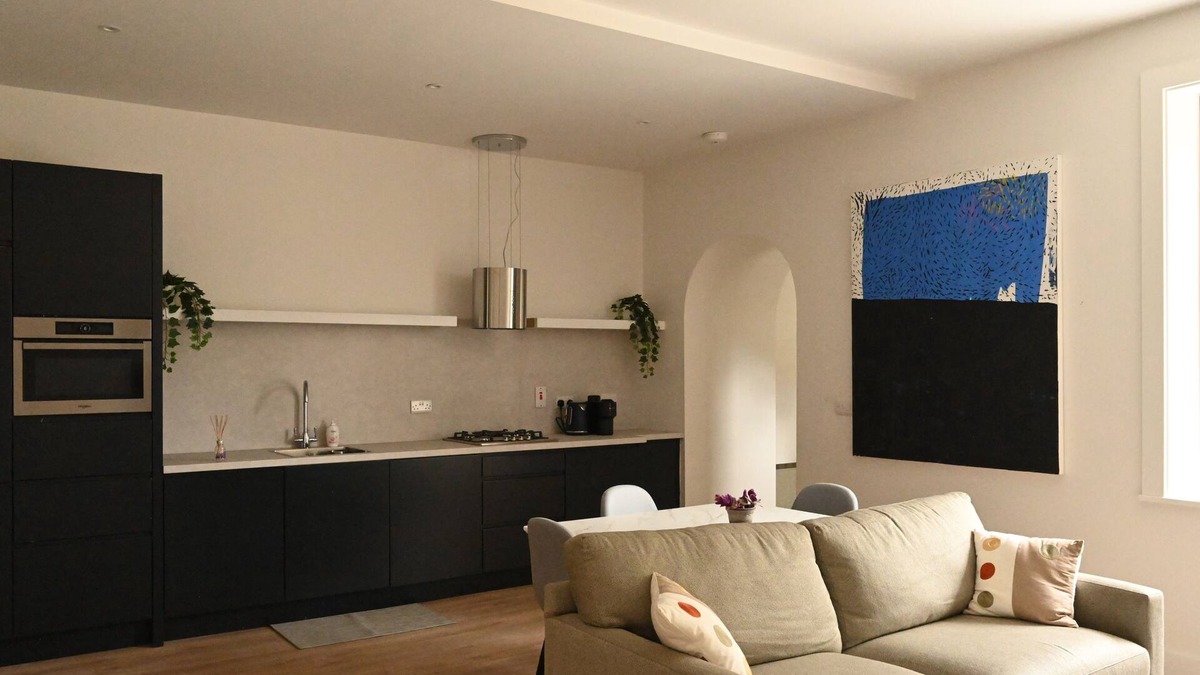 Dublin Apartment | Spacious, bright and modern apartment on Monkstown seafront