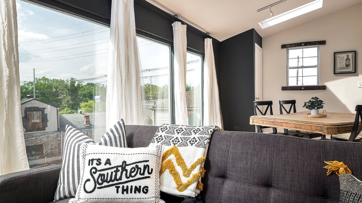 Clifton Apartment | Spacious BRIGHT Apt atop premier Restaurant! YUM!