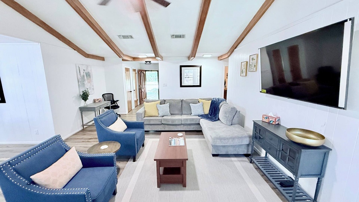 Brownwood House | Spacious, Bright & Central Brownwood Home