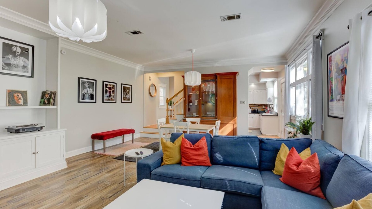 Central Gardens Cottage | Spacious & Bright Cottage in Beautiful, Safe Midtown - 2 Miles from Beale Street