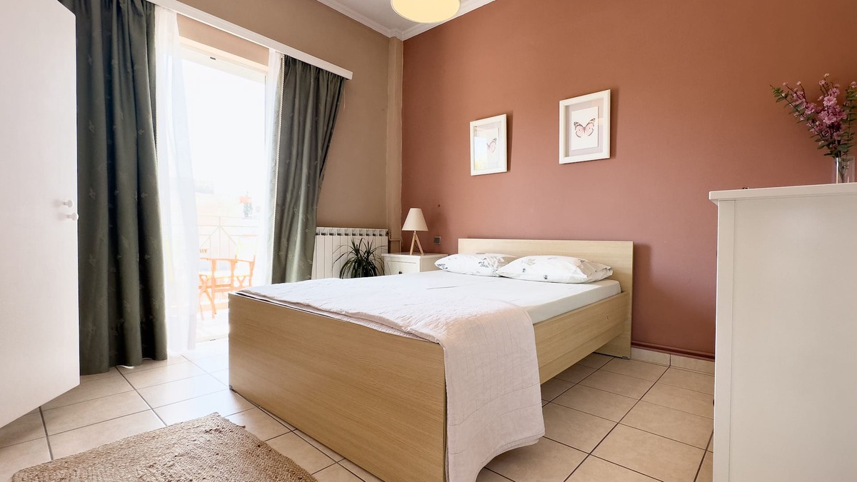 Lavreotiki Apartment | Spacious & Bright flat with balcony