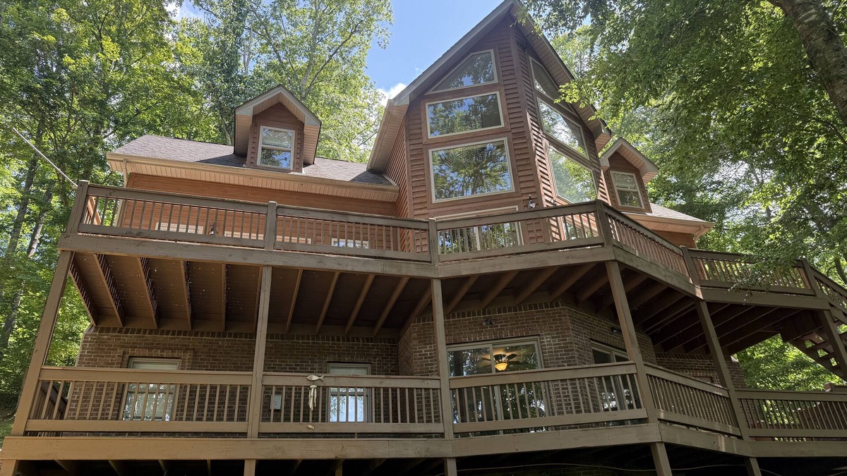 Sloans Valley House | Spacious & Bright Lake Cabin - pet friendly, 8 beds, boat ramp, WiFi