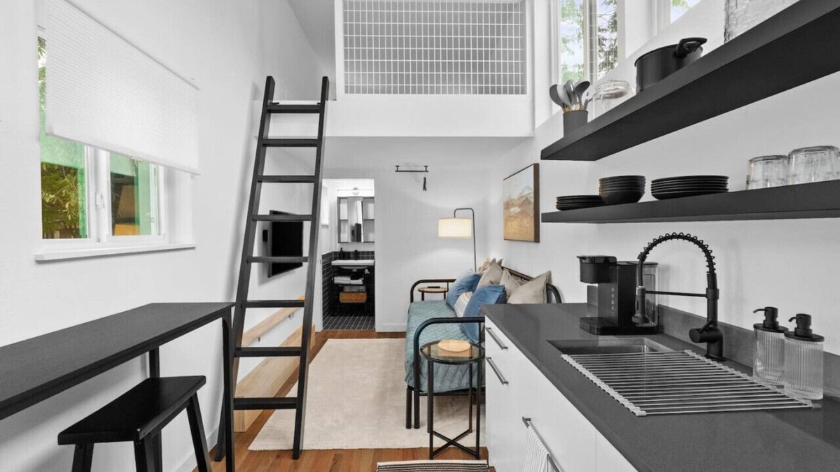 Holly House | Spacious & Bright w/ Deck - Walkable to 6th St!