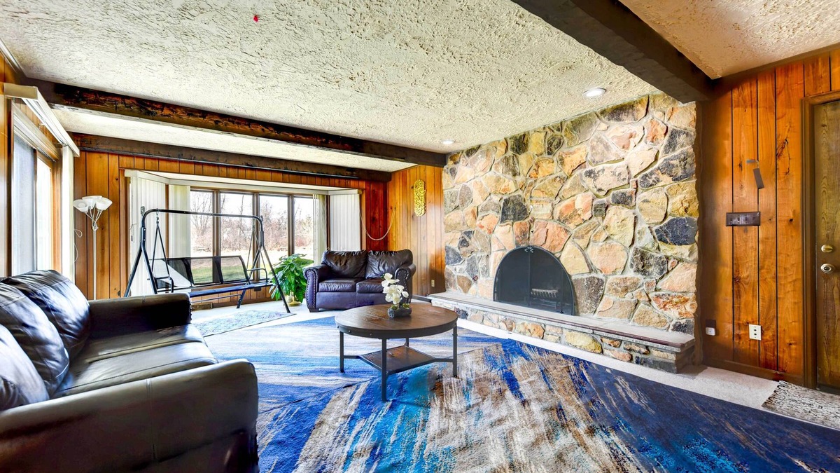Williamsville Cottage | Spacious Buffalo Brick Home w/Backyard!