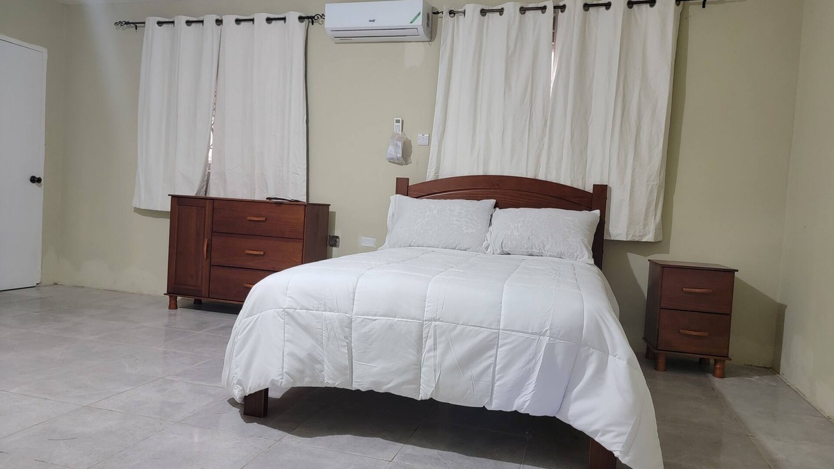 Albion House | Spacious building in delightful Montego Bay with AC, WiFi