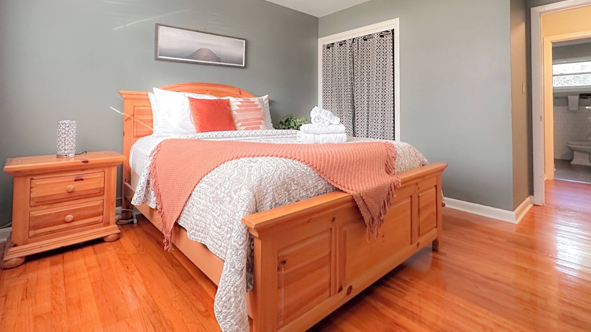 Tallahassee House | Spacious Bungalow Near Capitol, Campus & Hospitals, Pet Friendly.