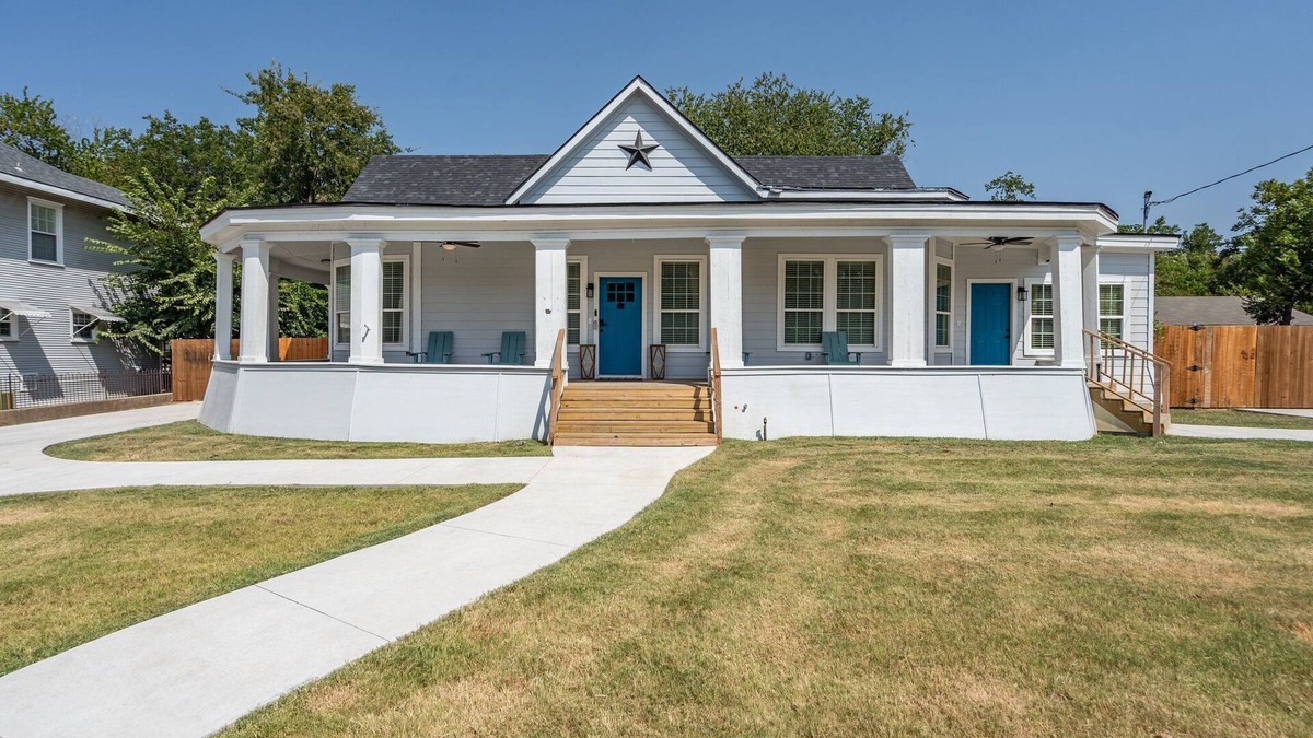 Sherman House | Spacious but cozy home located close to Lake Texoma, Choctaw and WinStar Casino!