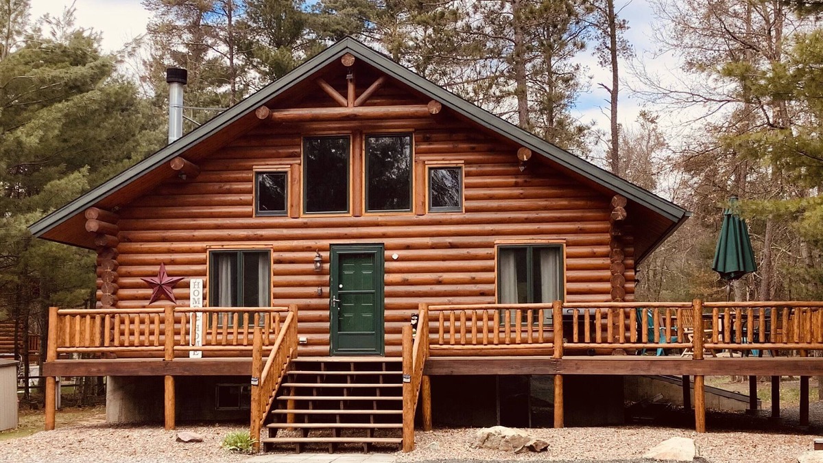 Hatfield Cabin | Spacious cabin! Direct access to ATV trail, Or great for a family vacation!