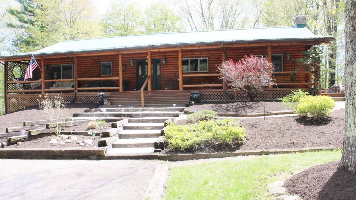 Bristolville Cabin | Spacious Cabin in the woods