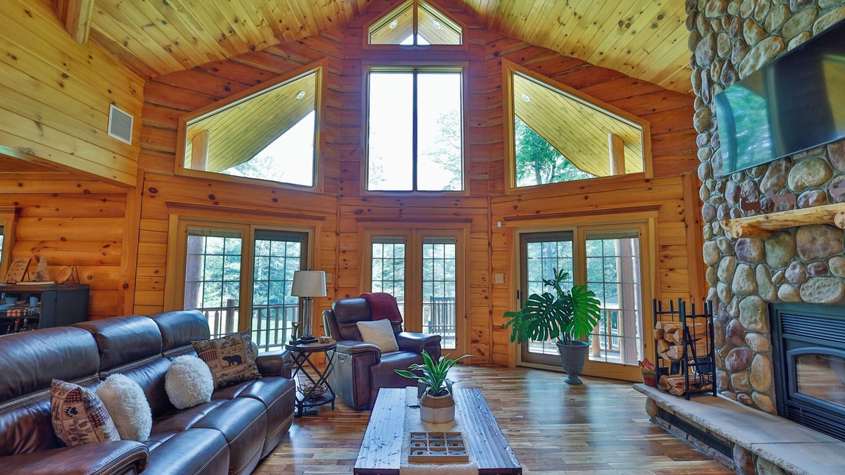 Eldred Cabin | Spacious Cabin on Private Lake w/kayaks, Luxury Amenities