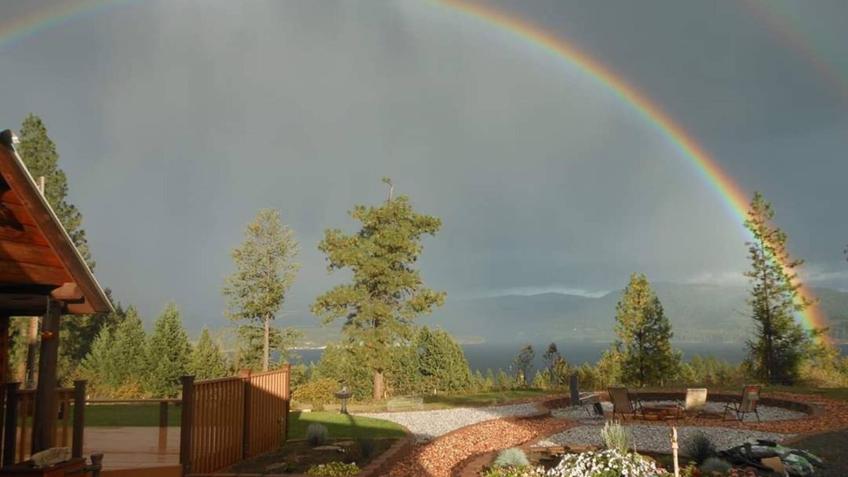 Kettle Falls House | Spacious Cabin Style House, Amazing Expansive Lake views!