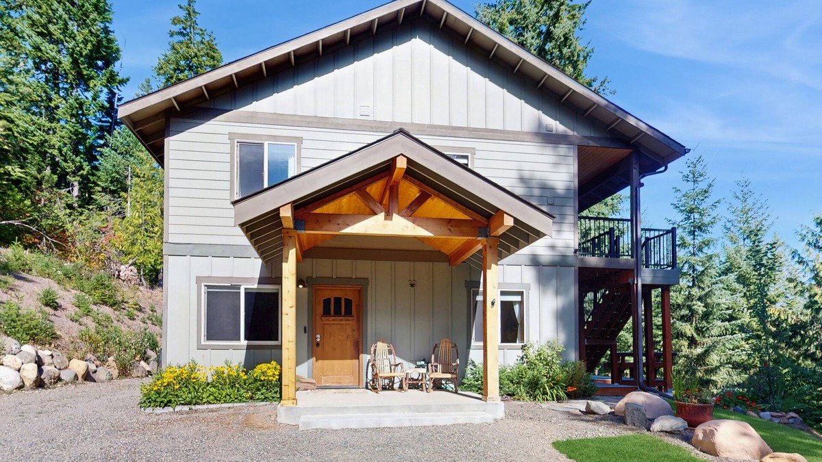Cle Elum Cabin | Spacious cabin w/large deck, grill, w/d & great location
