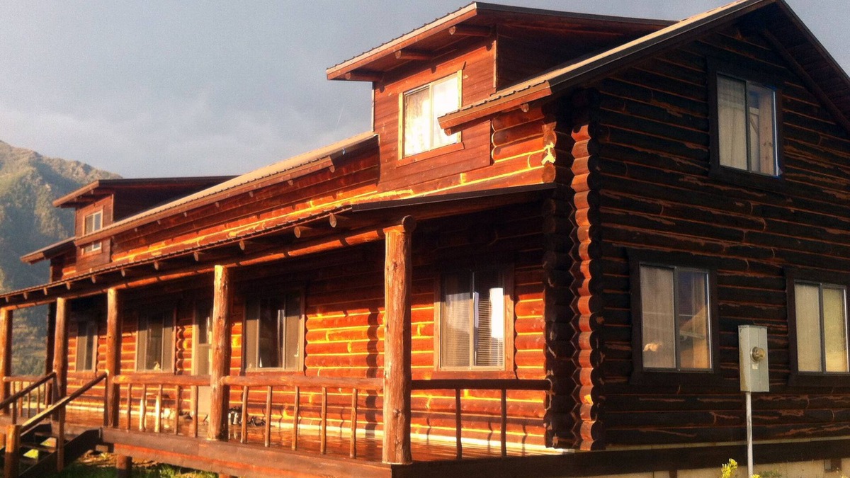 Cameron House | Spacious Cabin with amazing views near Madison River and Yellowstone