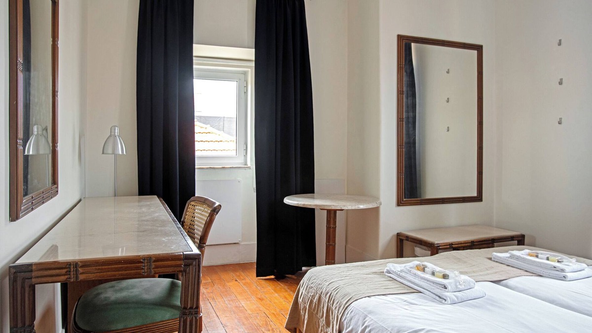 Santa Isabel Apartment | Spacious Campo de Ourique Flat