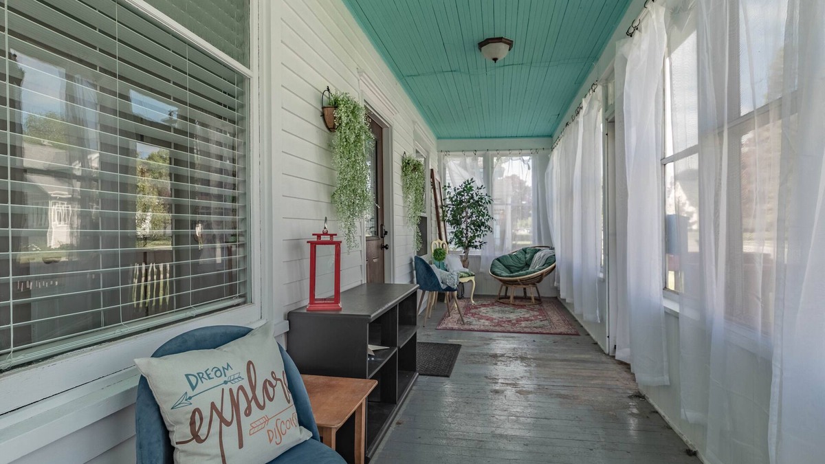 Kewaunee House | Spacious Cape Cod Home near Door County, Green Bay and Lambeau Field