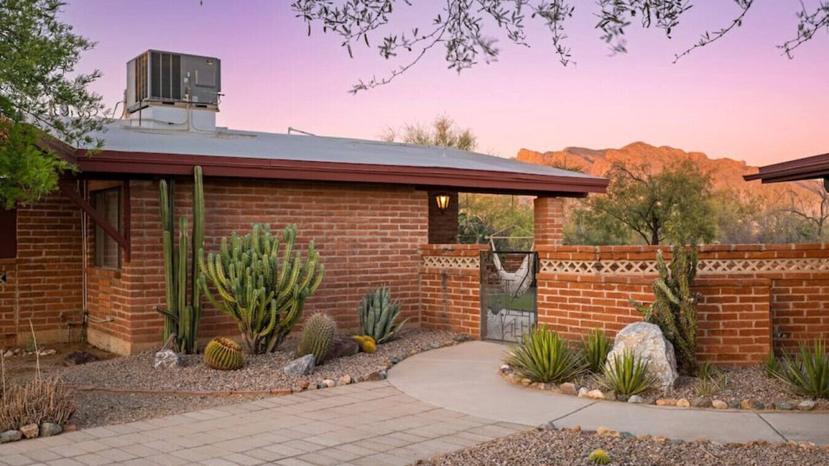 Casas Adobes House | Spacious casita with desert & mountain views ⛰