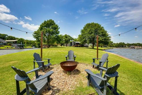 Cedar Creek Reservoir House | Spacious Cedar Creek Home with Boat Lift and Views!