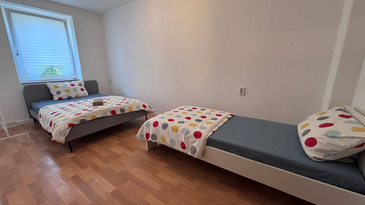 Zeitz Apartment | Spacious Central 3Bedroom flat for 8 guests