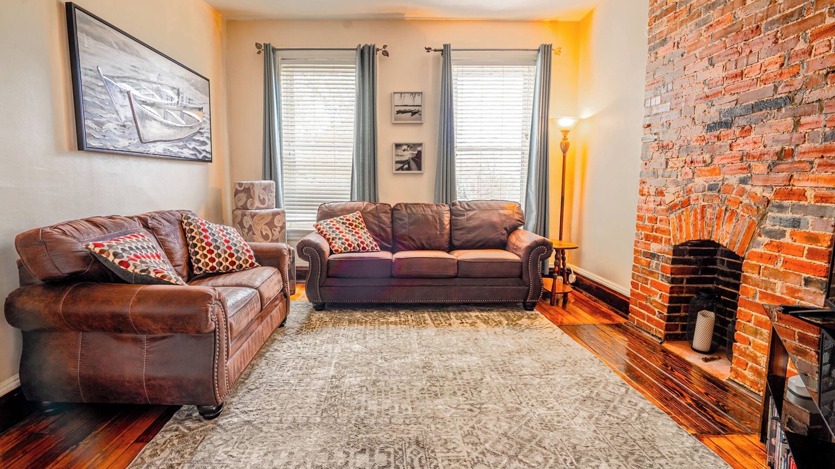 The Gate Apartment | Spacious & Centrally Located Apt (Sleeps 8)