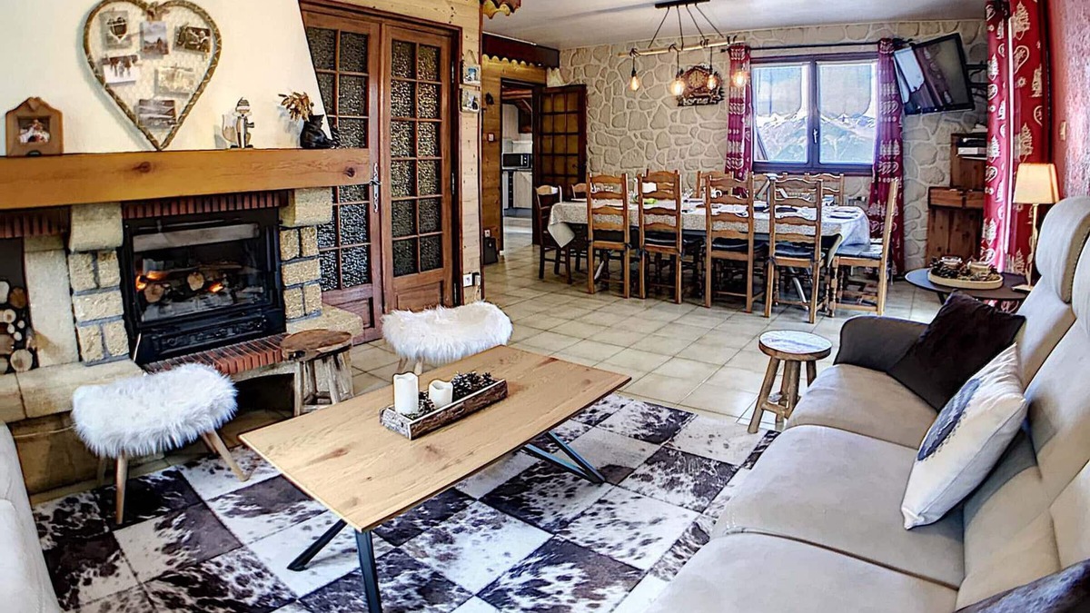 Le Corbier Ski Chalet | Spacious Chalet · Ski-In/Ski-Out · Game Room with Billiards · Private Parking · Free WiFi
