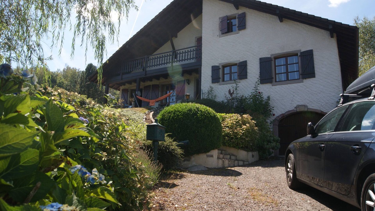 Ramonchamp House | Spacious, chalet-style home, full comfort, WIFI, BBQ, large garden, up to 11 prs