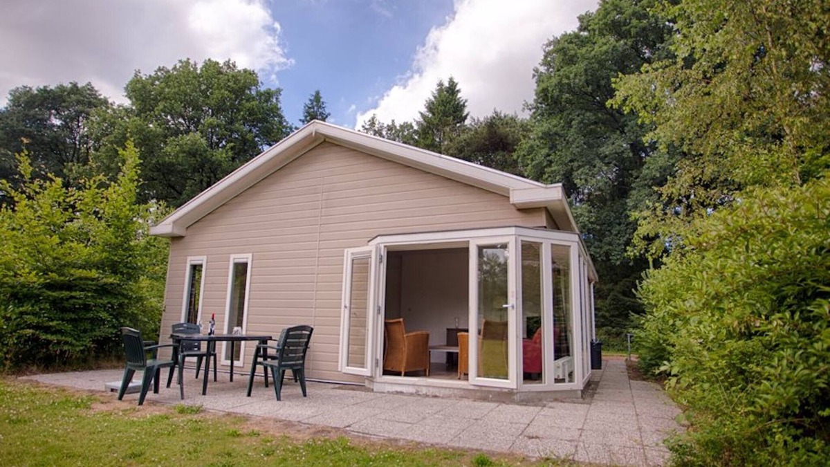 Appelscha Ski Chalet | Spacious Chalet with Two Bathrooms