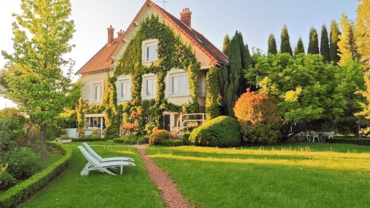 Saints House | Spacious charming Villa * near Paris Disney. Countryside.Patio. Great comfort.