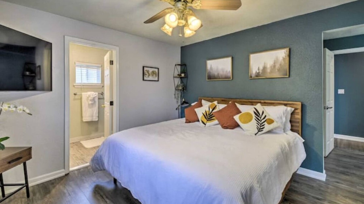 North End House | Spacious, Charming 3 Bedroom 2 bath North End Home