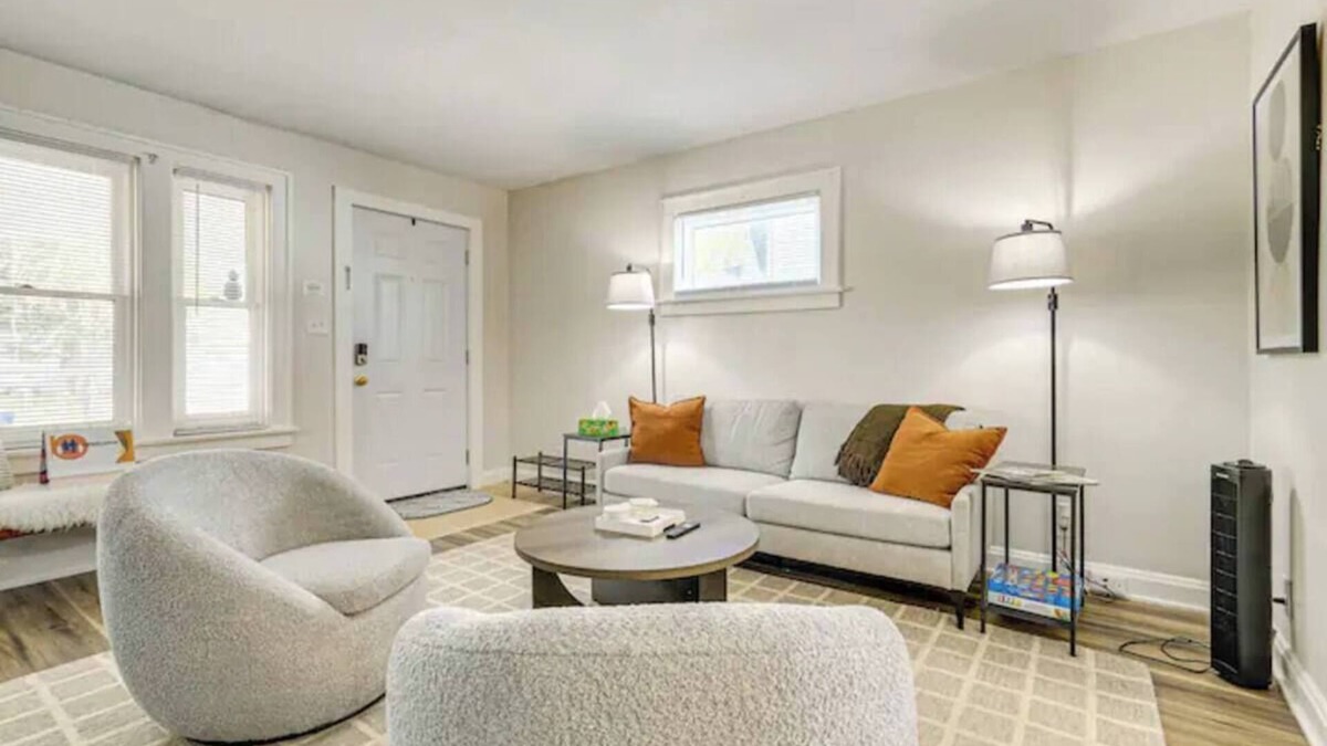 Hilltop House | Spacious & Charming Home Near Downtown Columbus - Mins to OSU and Hospitals