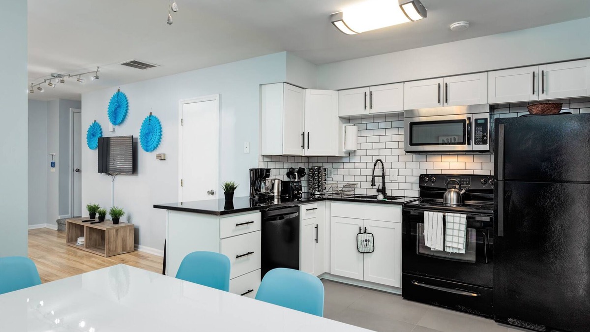 Carrboro House | Spacious & Charming ★ UNC Home ★ Monthly Townhome ★ Pet Friendly