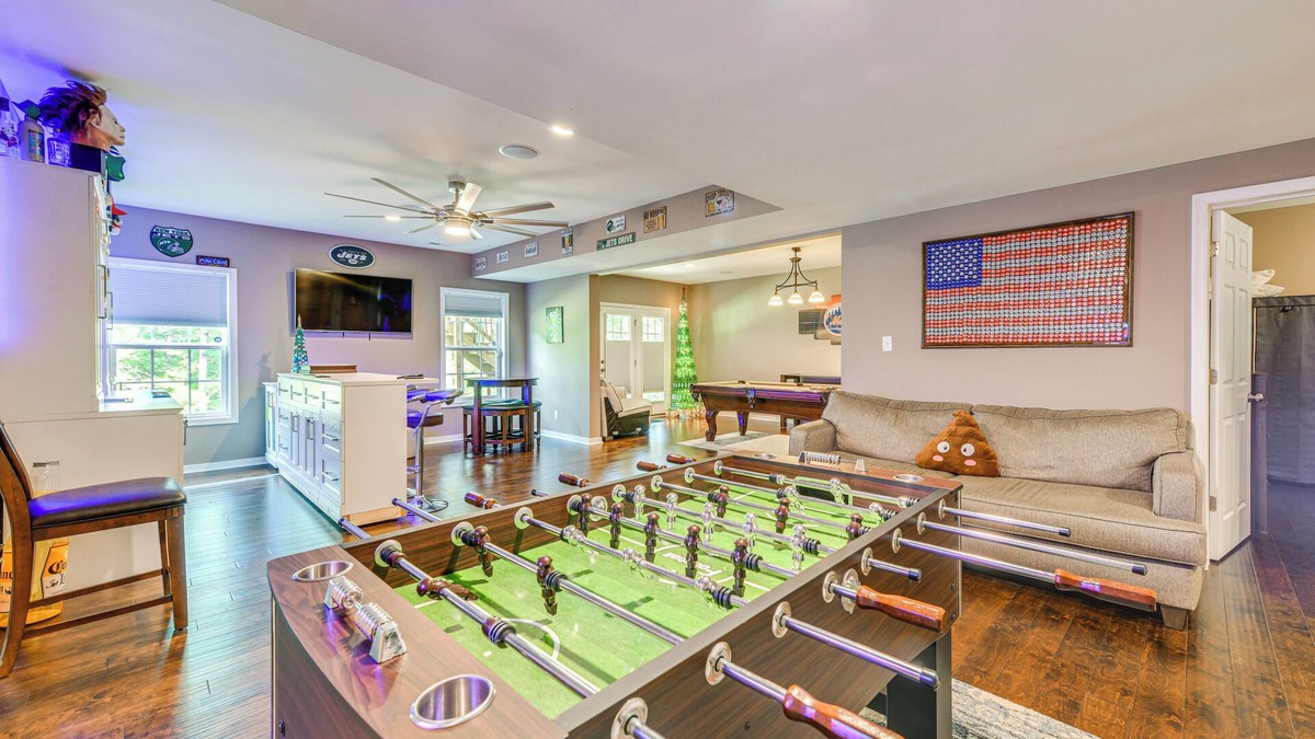 Chester House | Spacious Chester Home Near Pocahontas State Park!