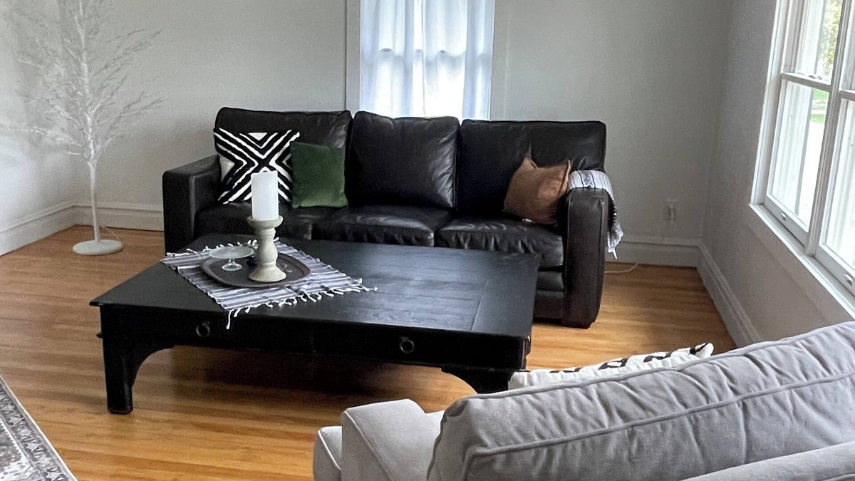 St. Charles House | Spacious Chic 3-BDR Apartment in charming St. Charles for you to Create Memories