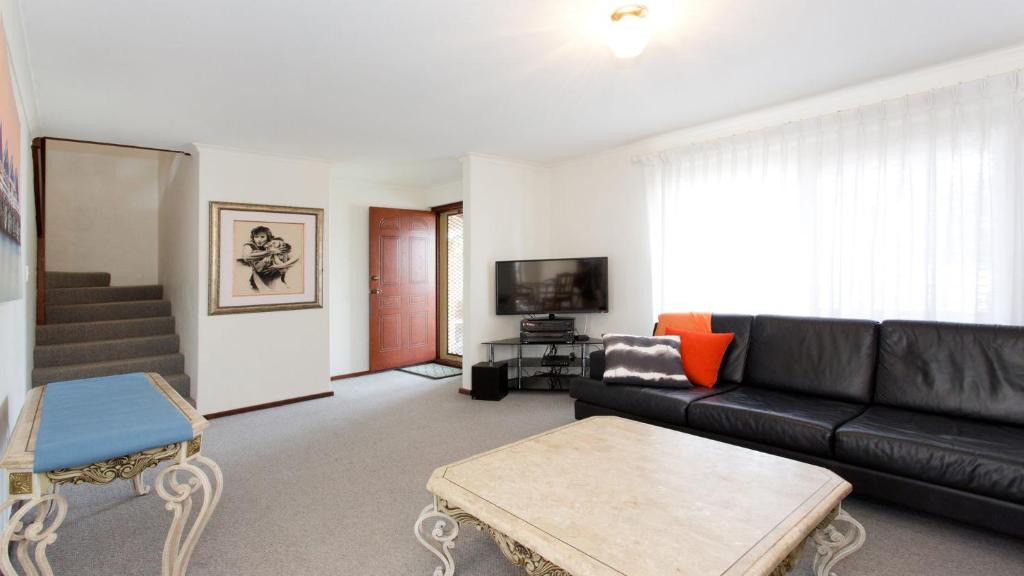 Victoria Park Villa | Spacious City Townhouse close to Burswood