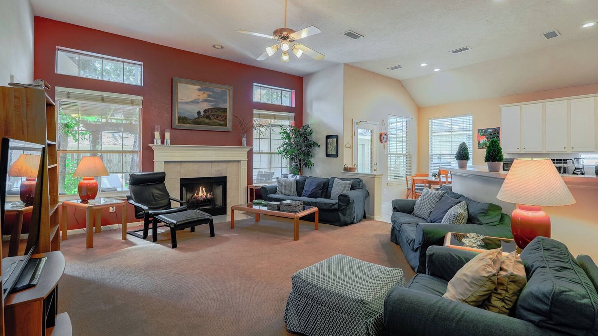 Alden Bridge House | Spacious & Classic 5BR House for 11 w/Backyard + Covered Deck