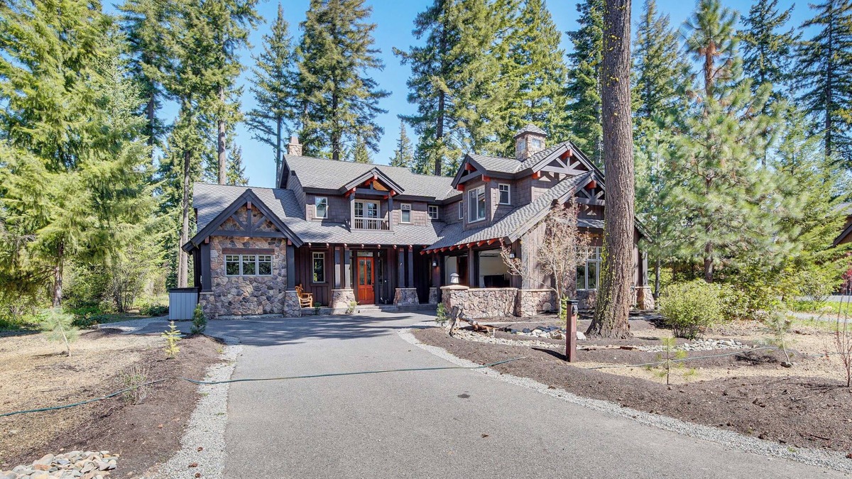 Cle Elum Cabin | Spacious Cle Elum Cabin on Golf Course w/Hot Tub!