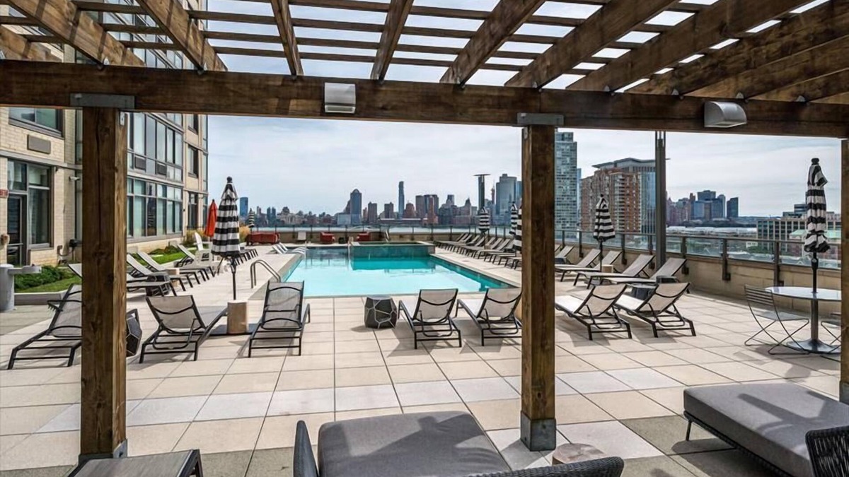 Hudson Exchange Apartment | Spacious & Clean 1BR | Full Kitchen | Washer/Dryer | by GLS