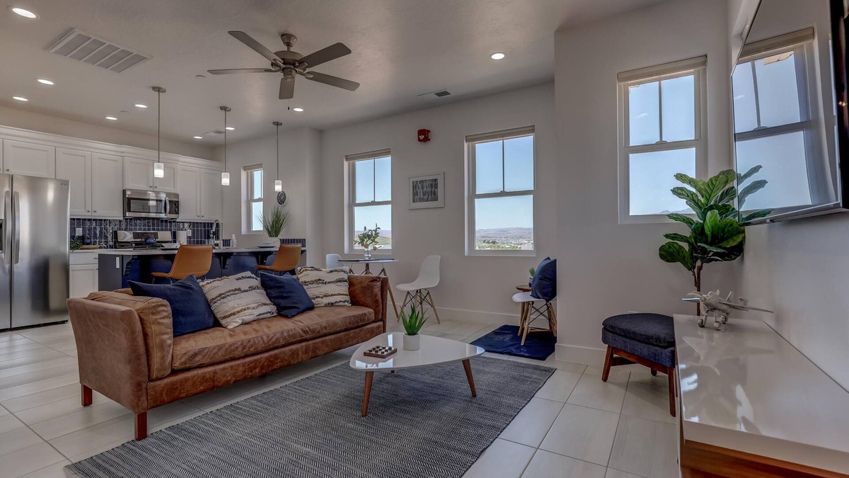 St. George Cottage | Spacious | Clean | Get-a-way for two! | Sky