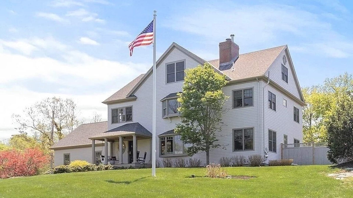 Cohasset House | Spacious coastal home