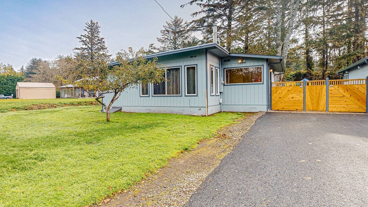 Coos Bay House | Spacious coastal property with separate living quarters, wood stove, & grill