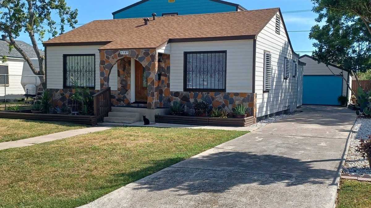 Del Mar House | Spacious coastal 5-bedroom home